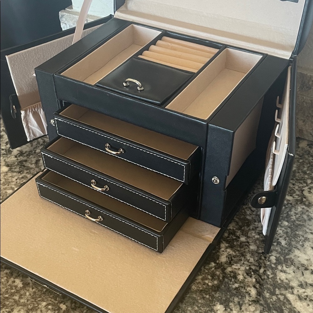 Black Jewelry Organizer Case with Beige Interior - Luxury Travel Storage